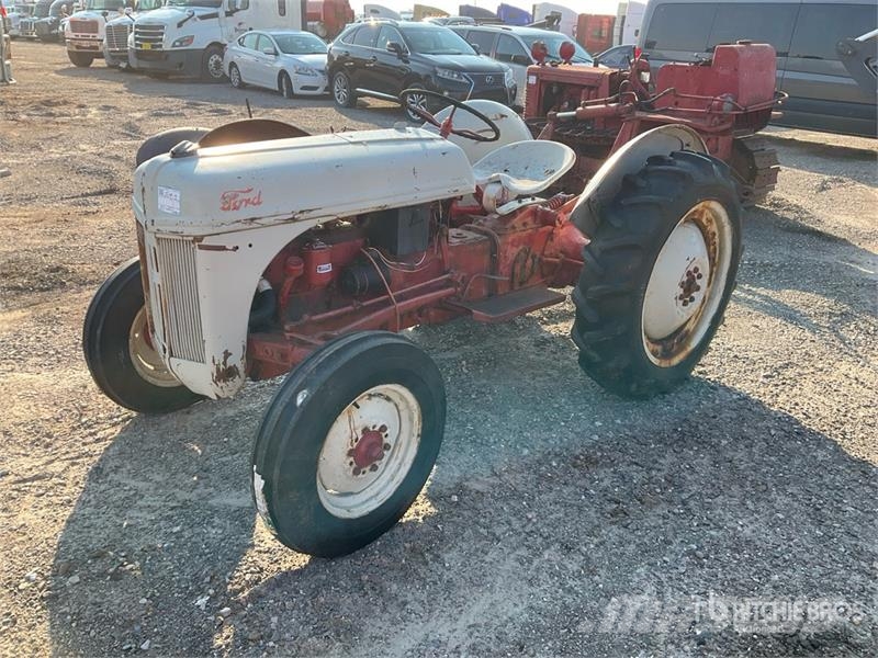 Ford 2WD Antique Tractor (Inoperable) Tractors