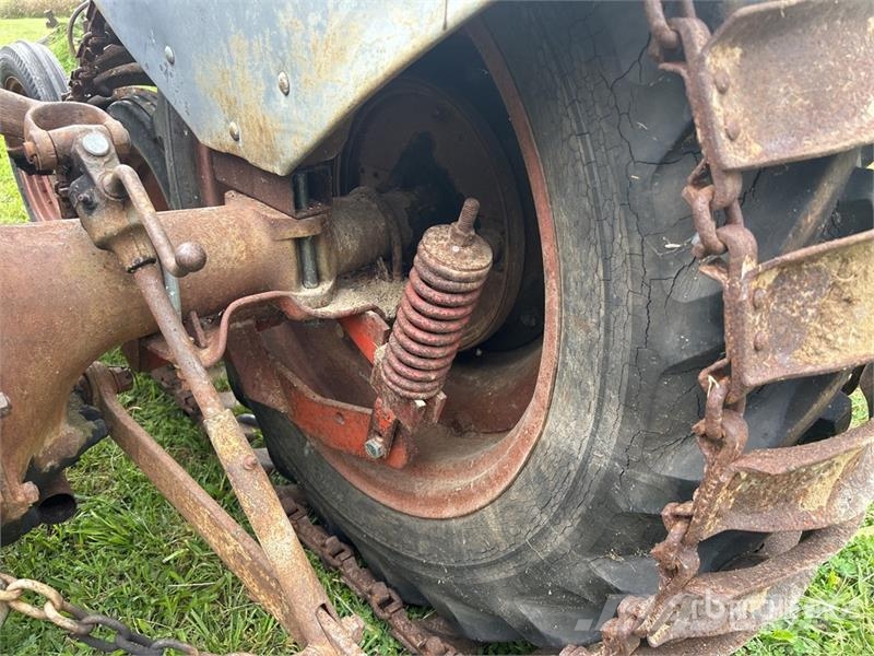 Ford 2WD Antique Tractor Tractors