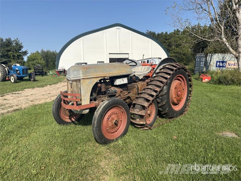 Ford 2WD Antique Tractor Tractors