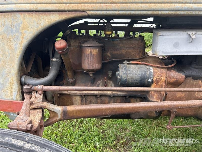 Ford 2WD Antique Tractor Tractors