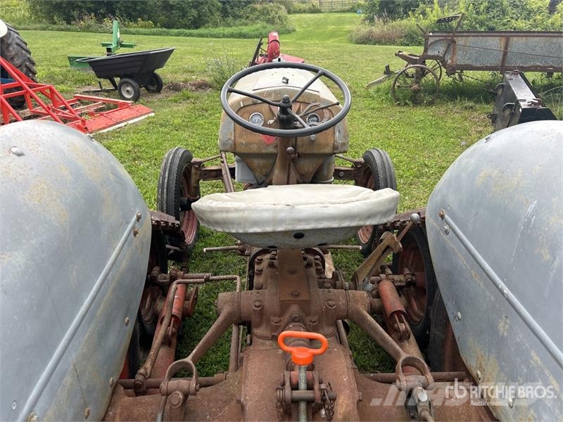 Ford 2WD Antique Tractor Tractors