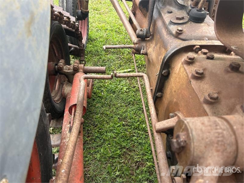 Ford 2WD Antique Tractor Tractors