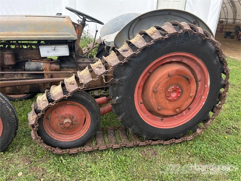 Ford 2WD Antique Tractor Tractors