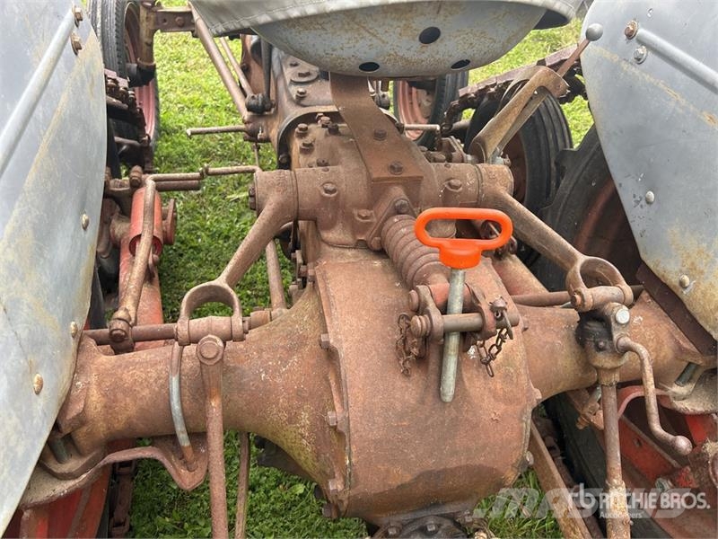 Ford 2WD Antique Tractor Tractors