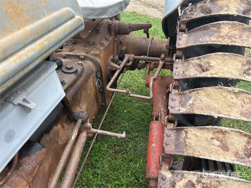 Ford 2WD Antique Tractor Tractors