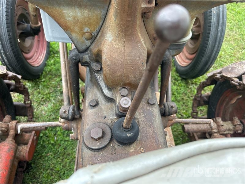 Ford 2WD Antique Tractor Tractors