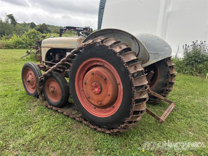 Ford 2WD Antique Tractor Tractors