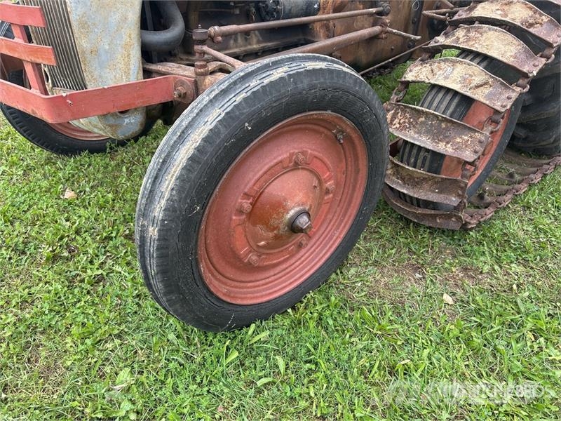 Ford 2WD Antique Tractor Tractors