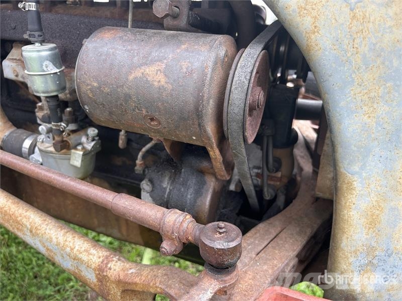 Ford 2WD Antique Tractor Tractors