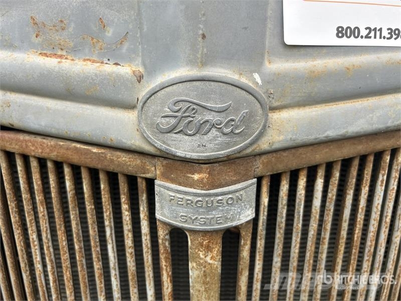 Ford 2WD Antique Tractor Tractors