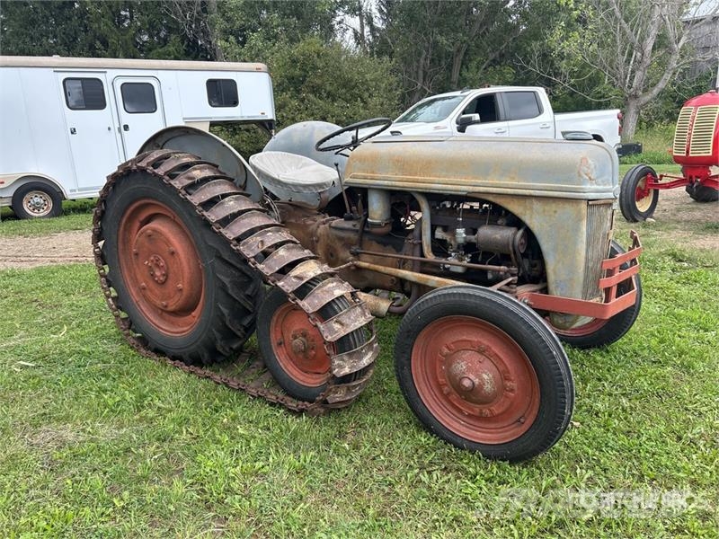 Ford 2WD Antique Tractor Tractors