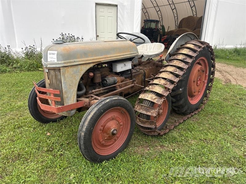 Ford 2WD Antique Tractor Tractors