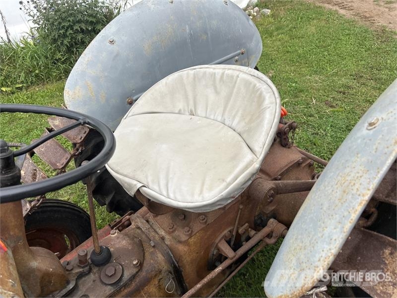 Ford 2WD Antique Tractor Tractors