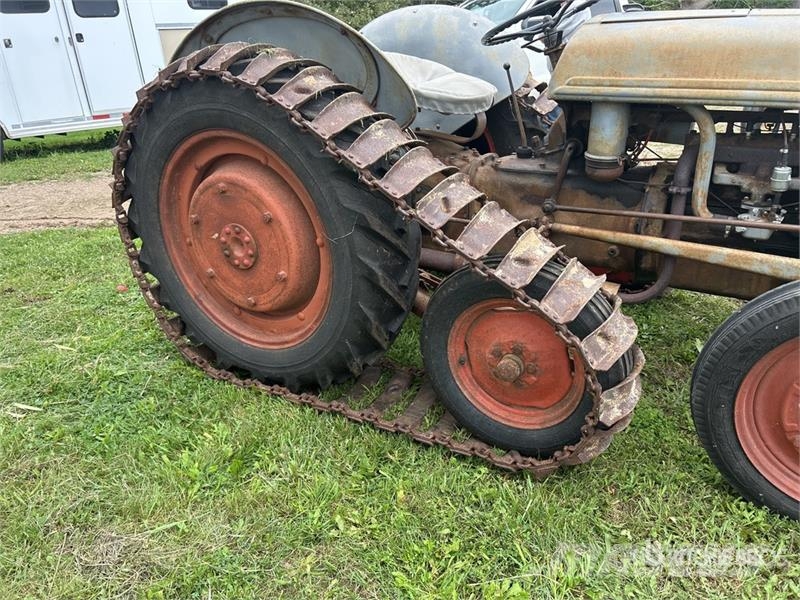 Ford 2WD Antique Tractor Tractors