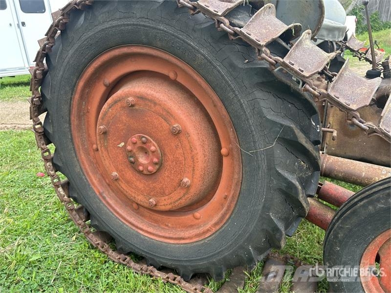 Ford 2WD Antique Tractor Tractors