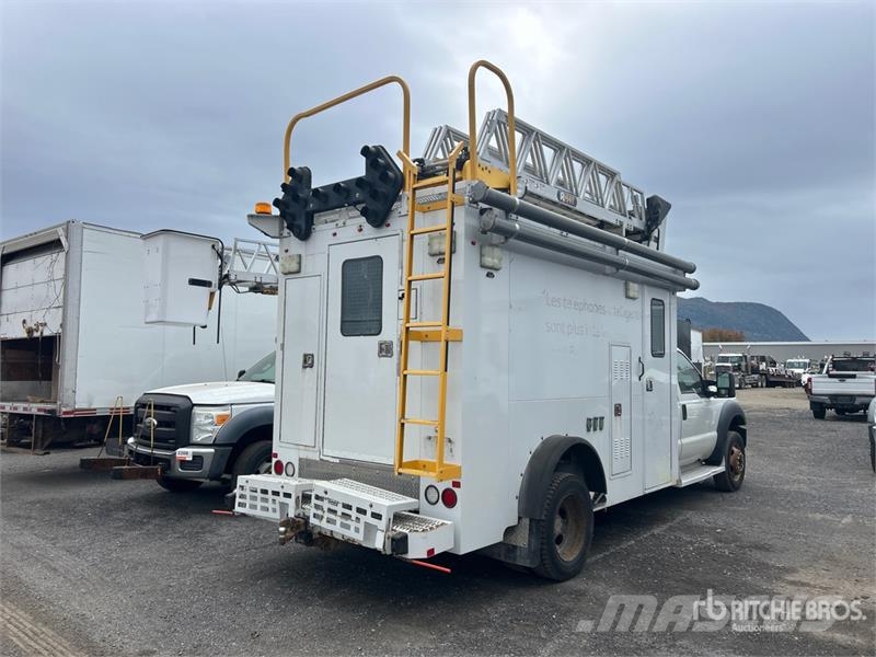 Ford 41 30 ft on Ford F-550 XL 4x2 Van Mounted Aerial Autoplošiny