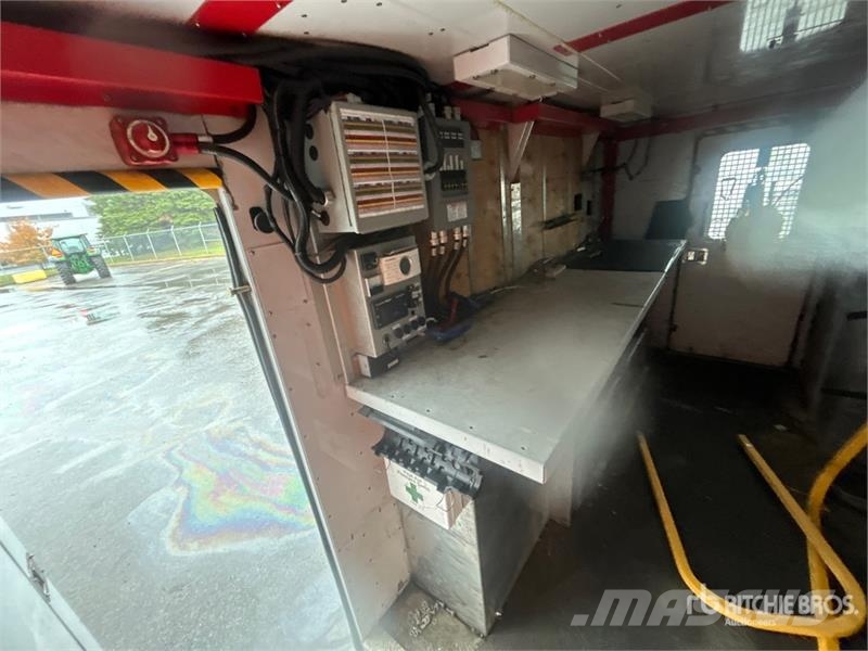 Ford 41 30 ft on Ford F-550 XLT 4x2 Van Mounted Aerial Auto hoogwerkers