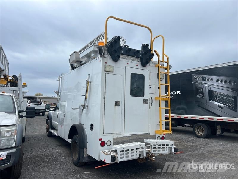 Ford 41 30 ft on Ford F-550 XL 4x2 Van Mounted Aerial Autoplošiny