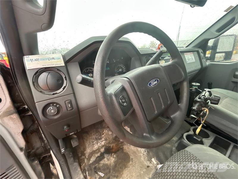 Ford 41 30 ft on Ford F-550 XLT 4x2 Van Mounted Aerial Auto hoogwerkers