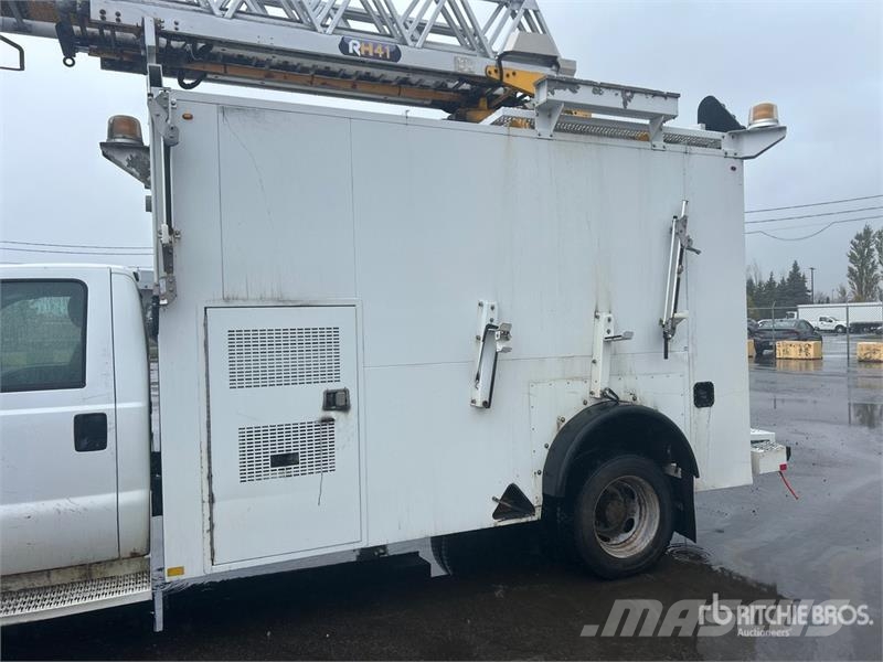Ford 41 30 ft on Ford F-550 XLT 4x2 Van Mounted Aerial Auto hoogwerkers