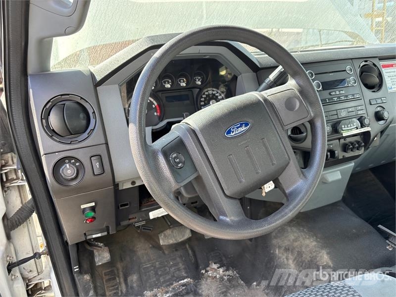Ford 41 30 ft on Ford F-550 4x2 Van Mounted Aerial Lif Avtokošare