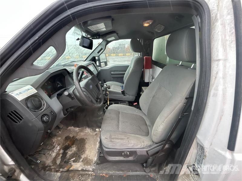 Ford 41 30 ft on Ford F-550 XLT 4x2 Van Mounted Aerial Auto hoogwerkers