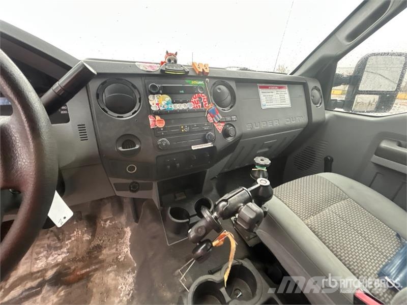 Ford 41 30 ft on Ford F-550 XLT 4x2 Van Mounted Aerial Auto hoogwerkers