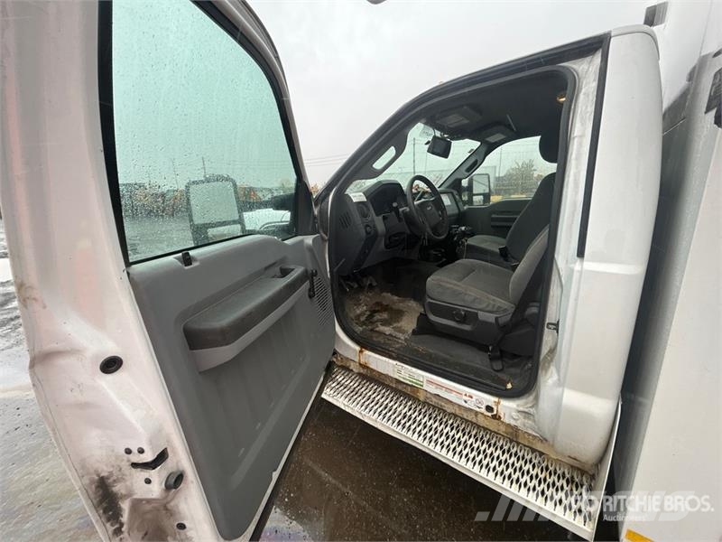 Ford 41 30 ft on Ford F-550 XLT 4x2 Van Mounted Aerial Auto hoogwerkers