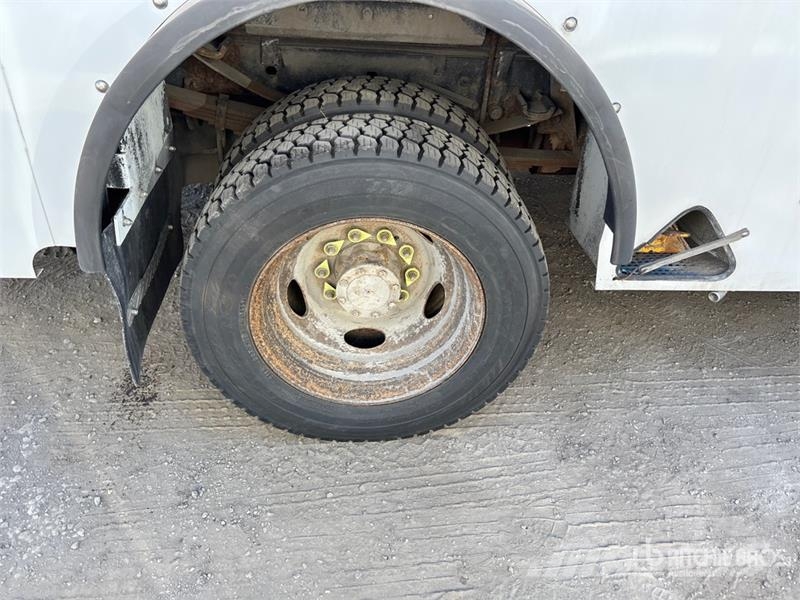 Ford 41 30 ft on Ford F-550 4x2 Van Mounted Aerial Lif Avtokošare