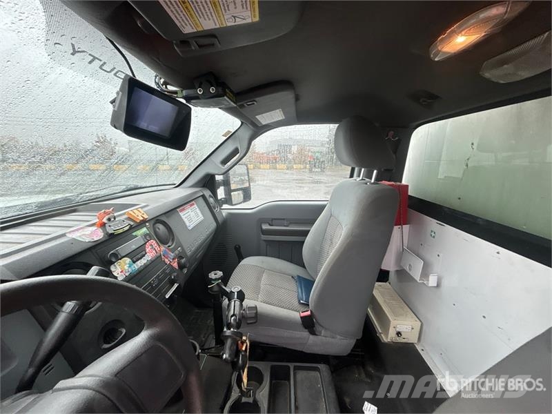 Ford 41 30 ft on Ford F-550 XLT 4x2 Van Mounted Aerial Auto hoogwerkers