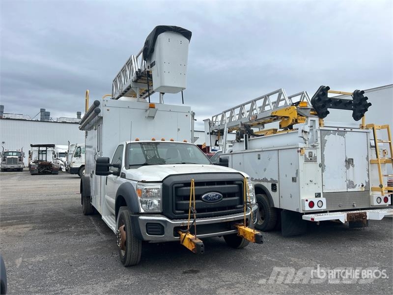 Ford 41 30 ft on Ford F-550 XL 4x2 Van Mounted Aerial Autoplošiny