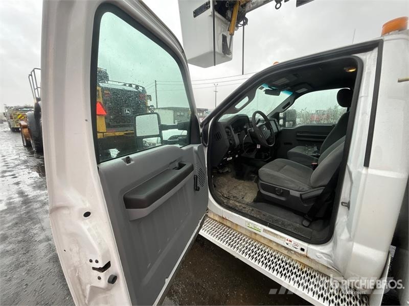 Ford 41 30 ft on Ford F-450 4x2 Van Mounted Aerial Lif Truck mounted platforms