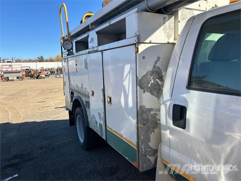Ford 41 35 ft on  Ford F-450 XL 4x2 Van Mounted Aerial  Автовишки на базі вантажівки