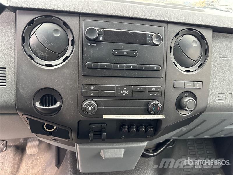 Ford 41 35 ft on  Ford F-450 XL 4x2 Van Mounted Aerial  Моторизирани платформи с талига