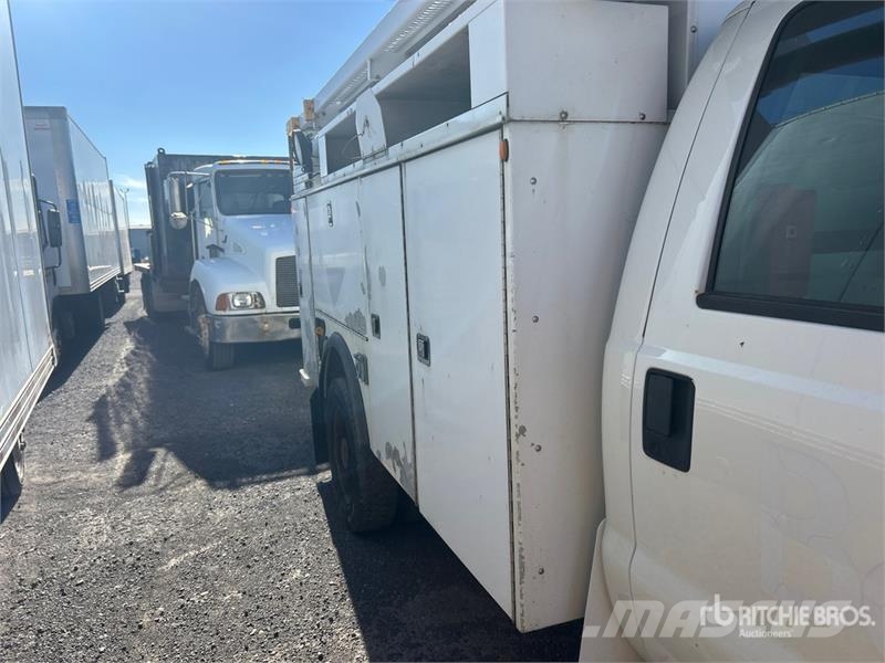 Ford 41 35 ft on  Ford F-450 XL 4x2 Van Mounted Aerial  Моторизирани платформи с талига