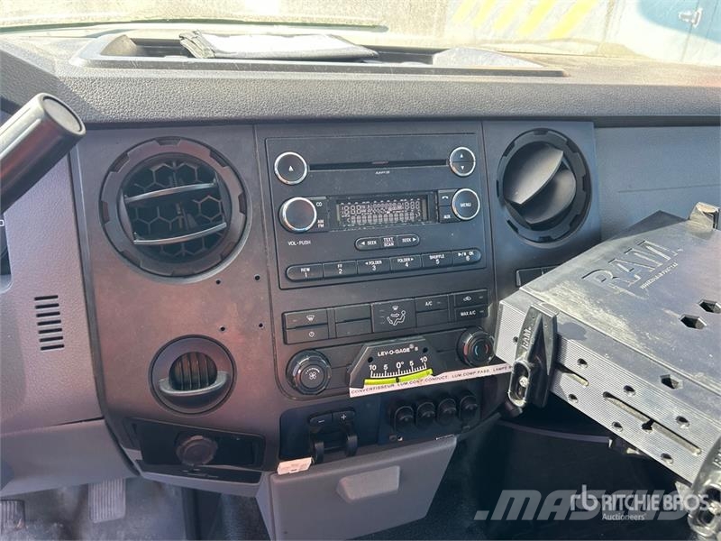 Ford 41 35 ft on  Ford F-450 XL 4x2 Van Mounted Aerial  Автовишки на базі вантажівки