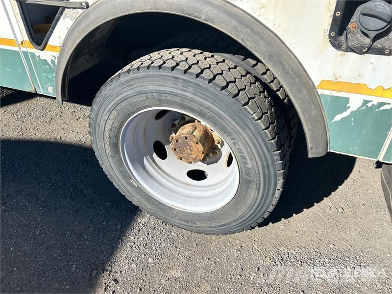 Ford 41 35 ft on  Ford F-450 XL 4x2 Van Mounted Aerial  Автовишки на базі вантажівки