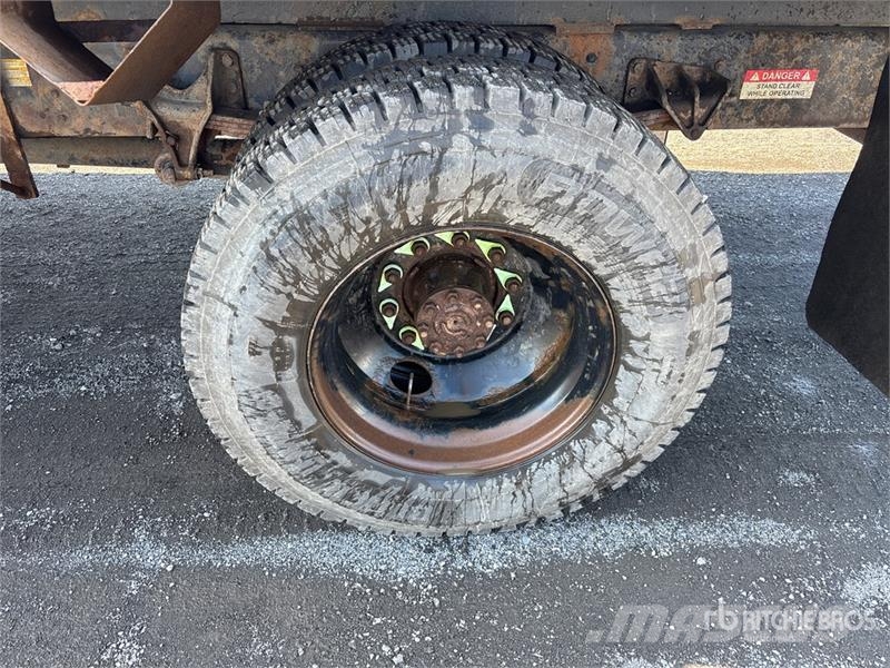 Ford Altec LR756 56 ft on Ford F-750 XL 4x2 Forestry C Camion nacelle