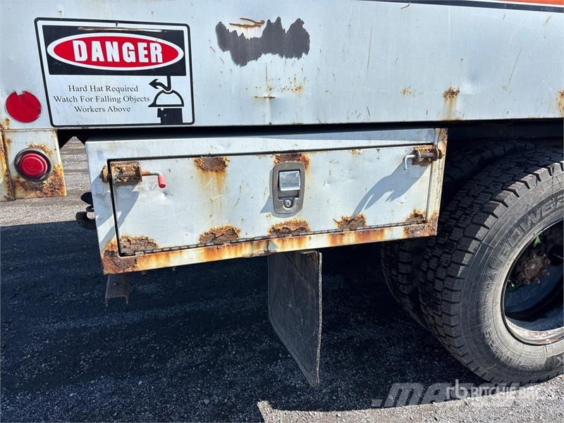 Ford Altec LR756 56 ft on Ford F-750 XL 4x2 Forestry C Camion nacelle