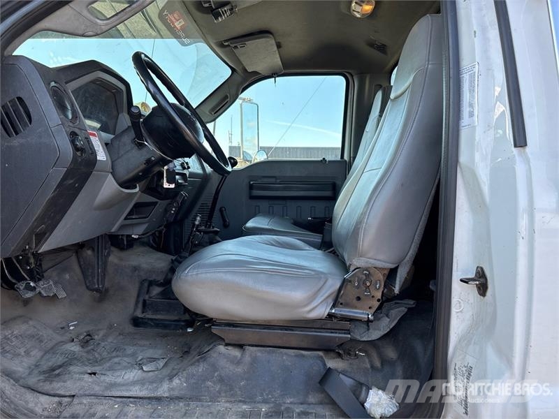 Ford Altec LR756 56 ft on Ford F-750 XL 4x2 Forestry C Camion nacelle