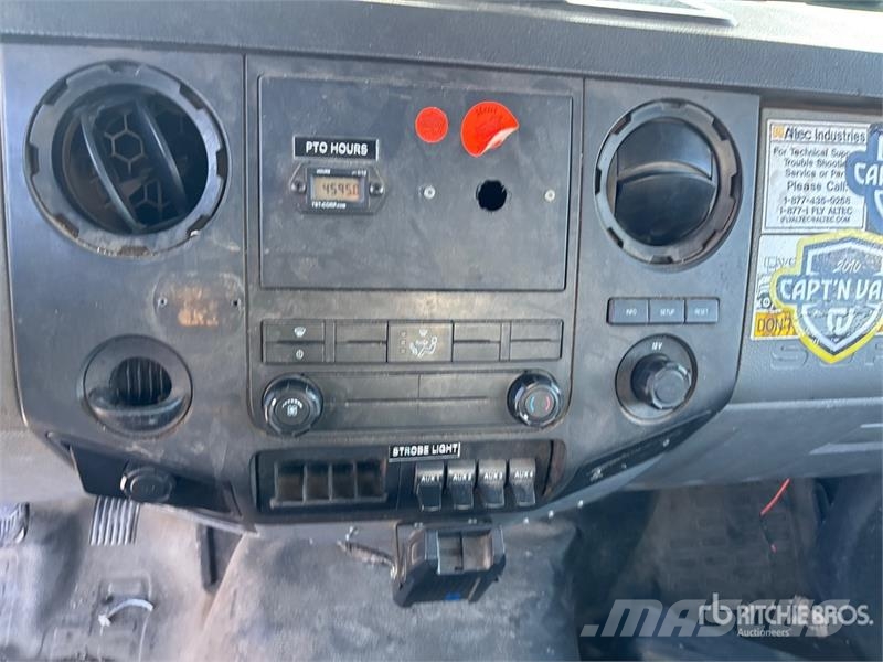 Ford Altec LR756 56 ft on Ford F-750 XL 4x2 Forestry C Camion nacelle