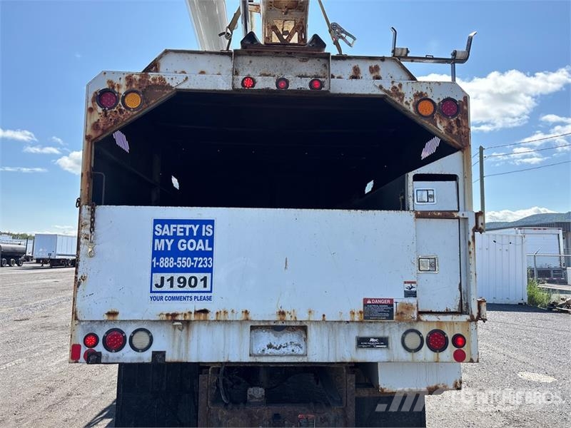 Ford Altec LR756 56 ft on Ford F-750 XL 4x2 Forestry C Camion nacelle
