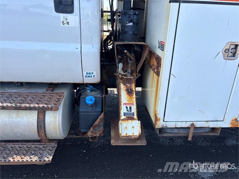 Ford Altec LR756 56 ft on Ford F-750 XL 4x2 Forestry C Camion nacelle