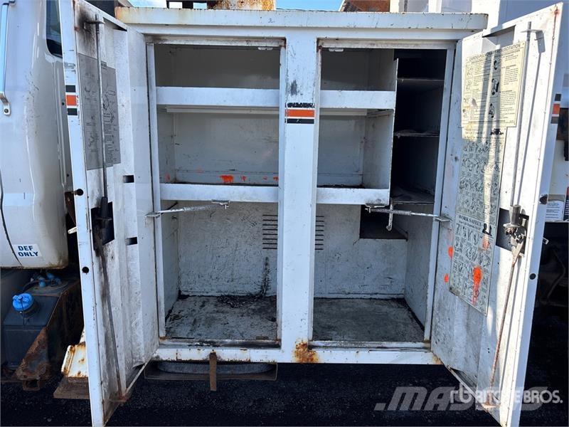 Ford Altec LR756 56 ft on Ford F-750 XL 4x2 Forestry C Camion nacelle
