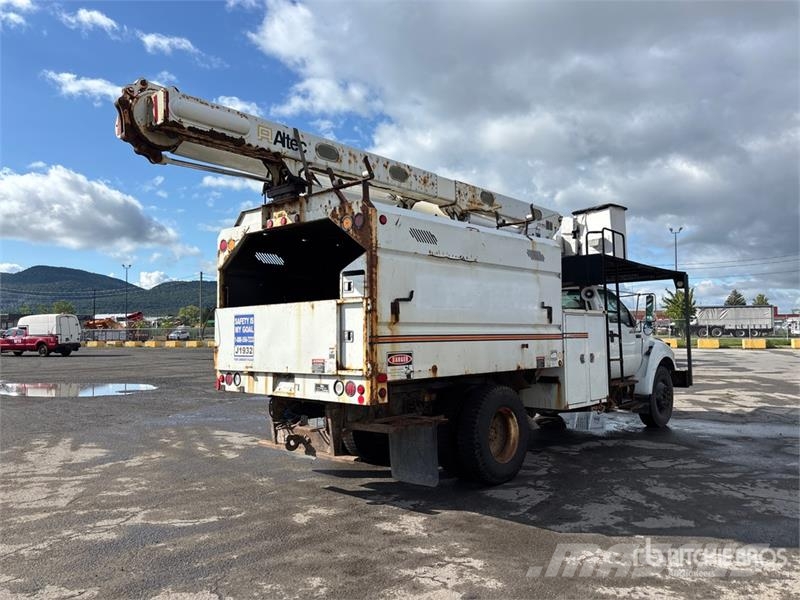 Ford Altec R756 56 ft on Ford F-750 XL 4x2 Forestry Ch Auto košare