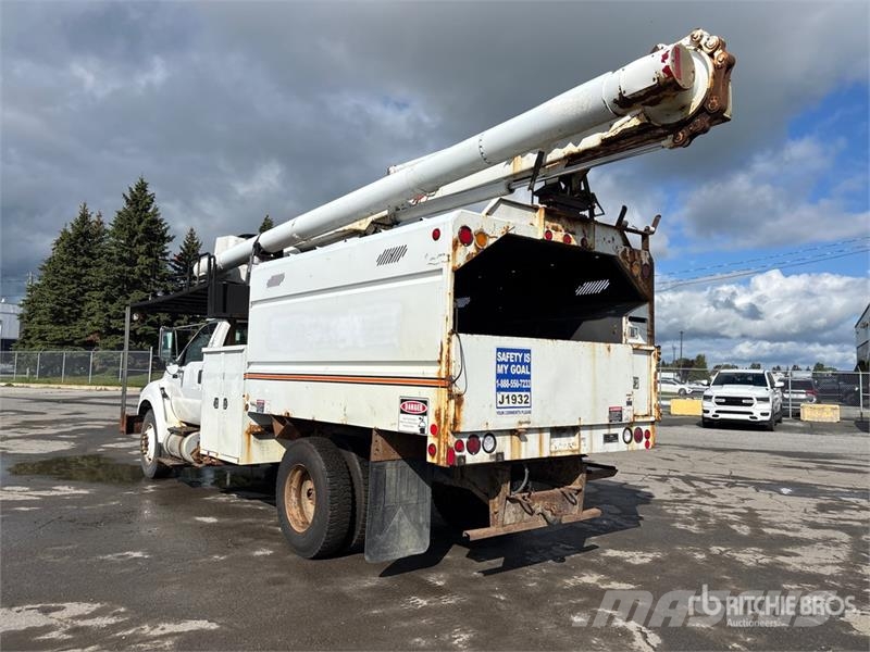 Ford Altec R756 56 ft on Ford F-750 XL 4x2 Forestry Ch Auto košare