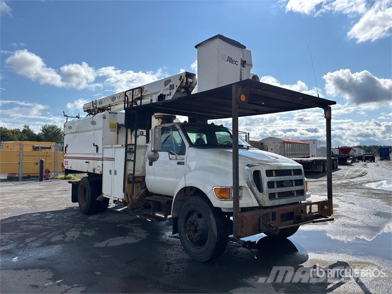 Ford Altec R756 56 ft on Ford F-750 XL 4x2 Forestry Ch Auto košare
