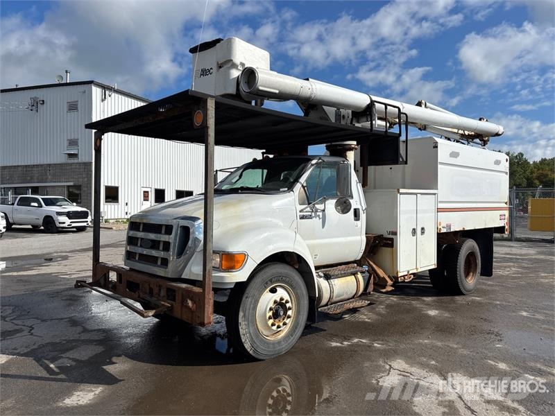 Ford Altec R756 56 ft on Ford F-750 XL 4x2 Forestry Ch Auto košare