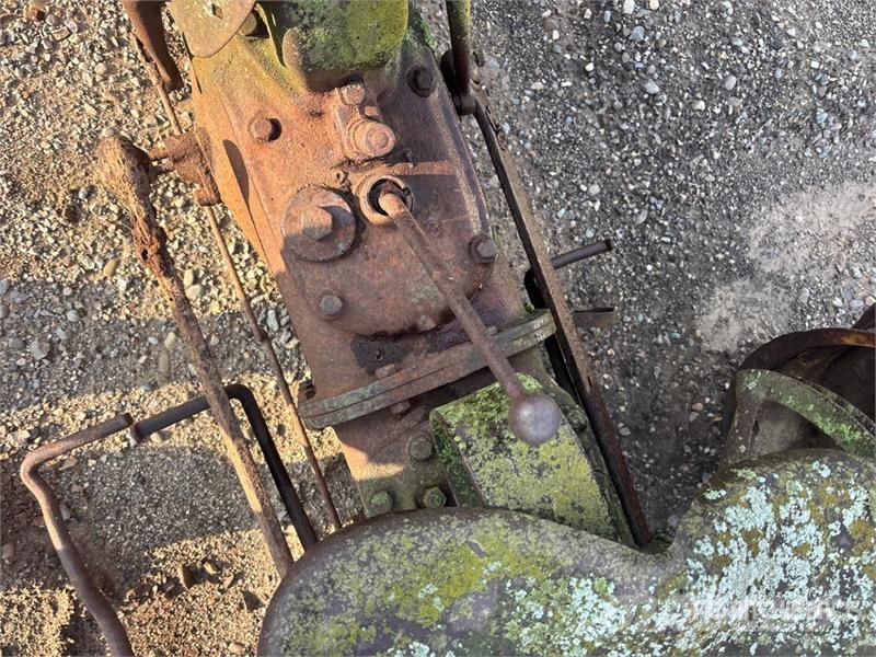 Ford Antique Tractor (Inoperable) Tractors