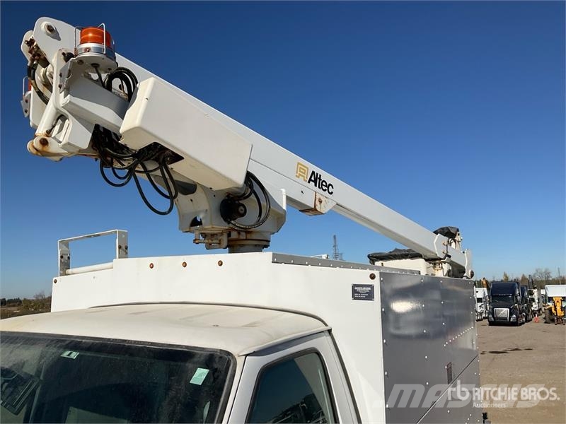 Ford AT200A 32 ft on Ford E-350 4x2 Van Mounted Aerial  Pacēlāji uz automašīnas bāzes